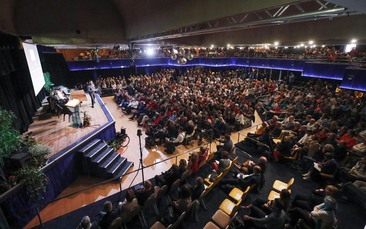En 2023 à Saintes, une grande conférence se tenait par les antivax, organisée par le collectif ReinfoCovid devant 1 500 personnes. De la désinformation médicale savamment orchestrée.
