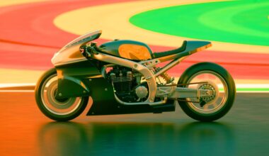 Illustration de la moto Kejashi avec son système de direction et d'ailes inclinables innovant.