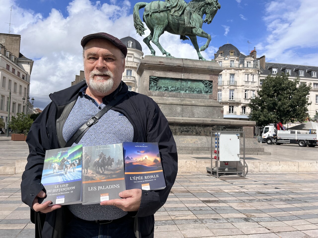 "J'aime tirer les ficelles d'un univers", un auteur du Loiret vous embarque en pleine épopée heroic fantasy