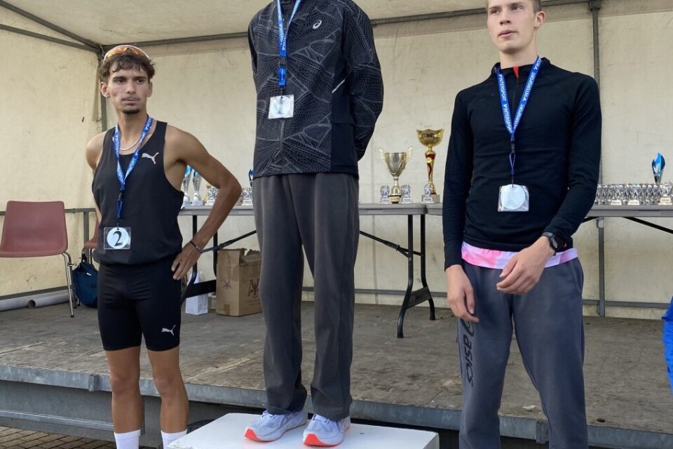 Le podium masculin du 10 km.