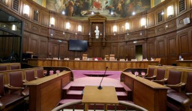 un homme sage-femme, déjà condamné, à nouveau jugé pour viols de patientes