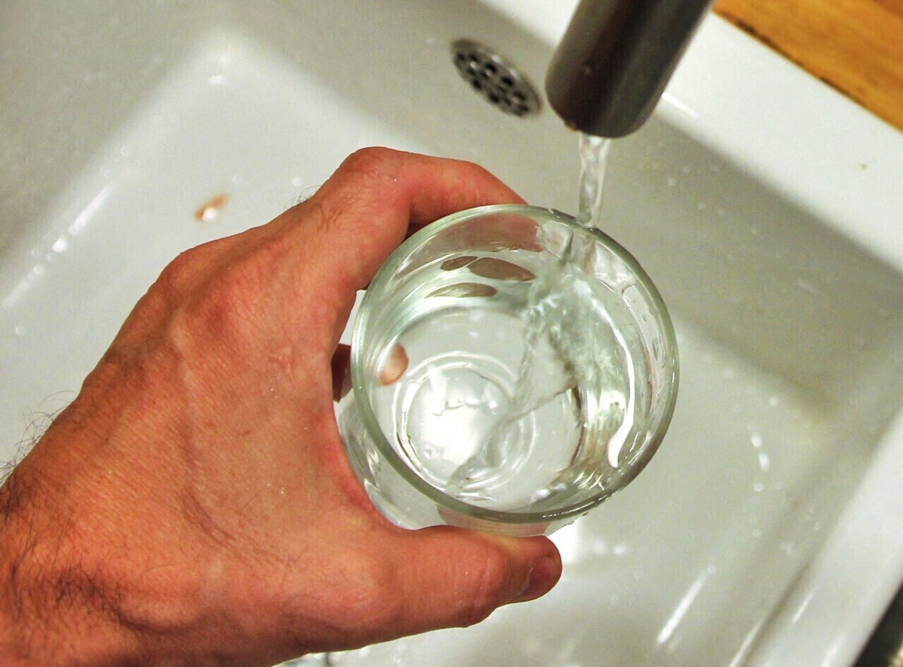 pourquoi des milliers de personnes sont privées d’eau potable