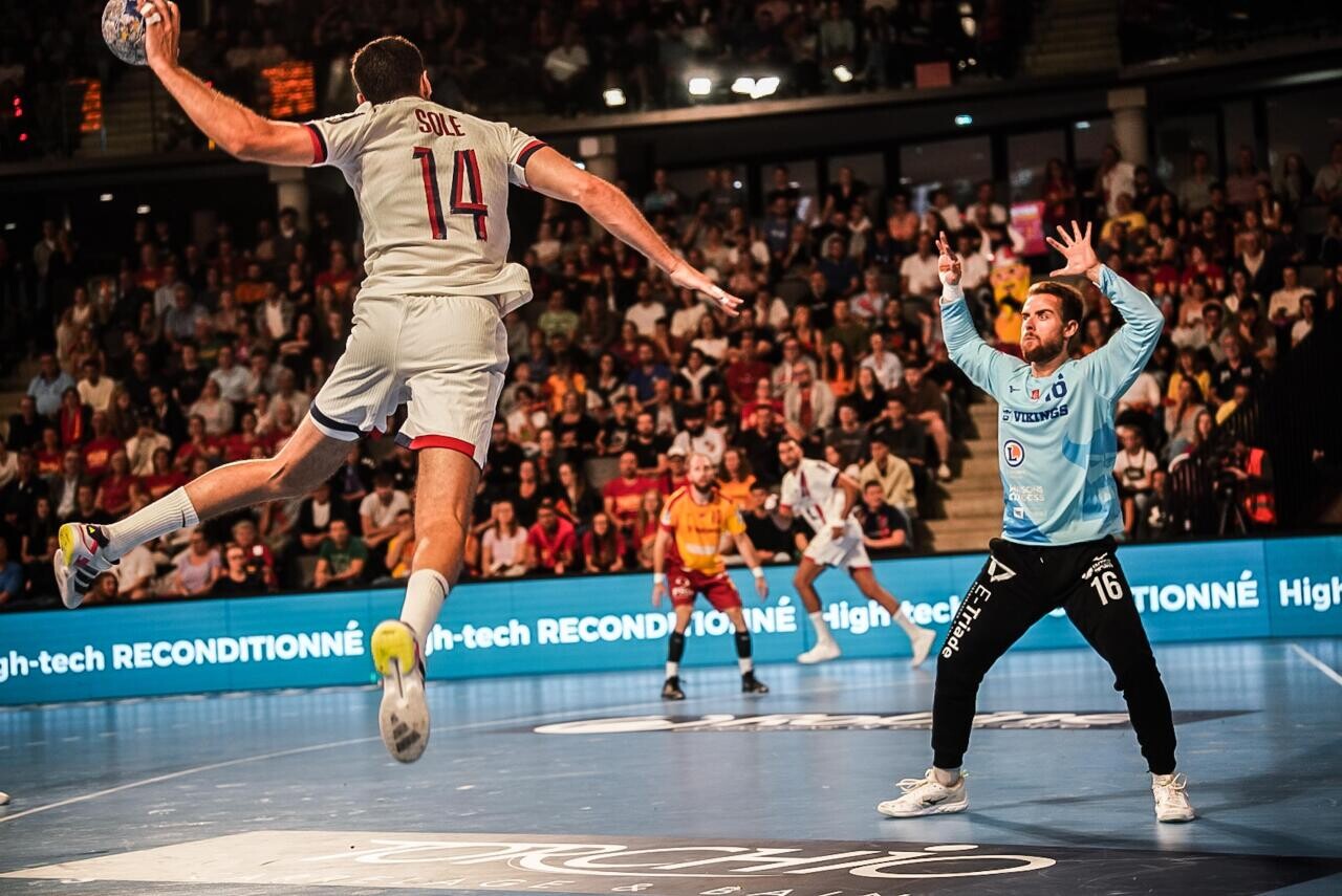 EN IMAGES. Dans un Palais survolté, les Vikings de Caen se battent jusqu'au bout face au Paris SG