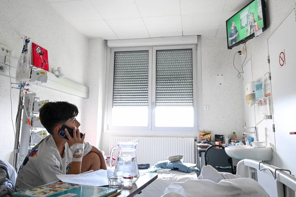 "Ca fait vraiment partie du soin": à Nancy, les enfants malades ont leur chaîne de télé et participent à une émission spécialement tournée pour eux