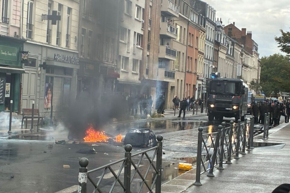 Des feux de poubelle ont notamment été déclenchés, au niveau de la rue Solférino, à Lile (Nord).