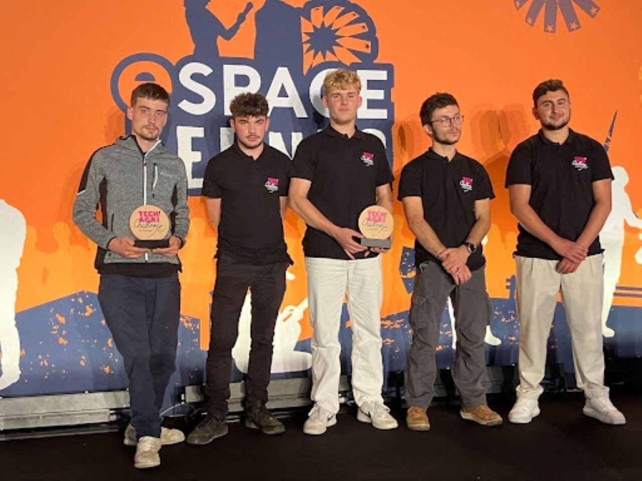 des étudiants bretons inventent Robot clean et Weight cow, lauréats du Tech'Agri Challenge