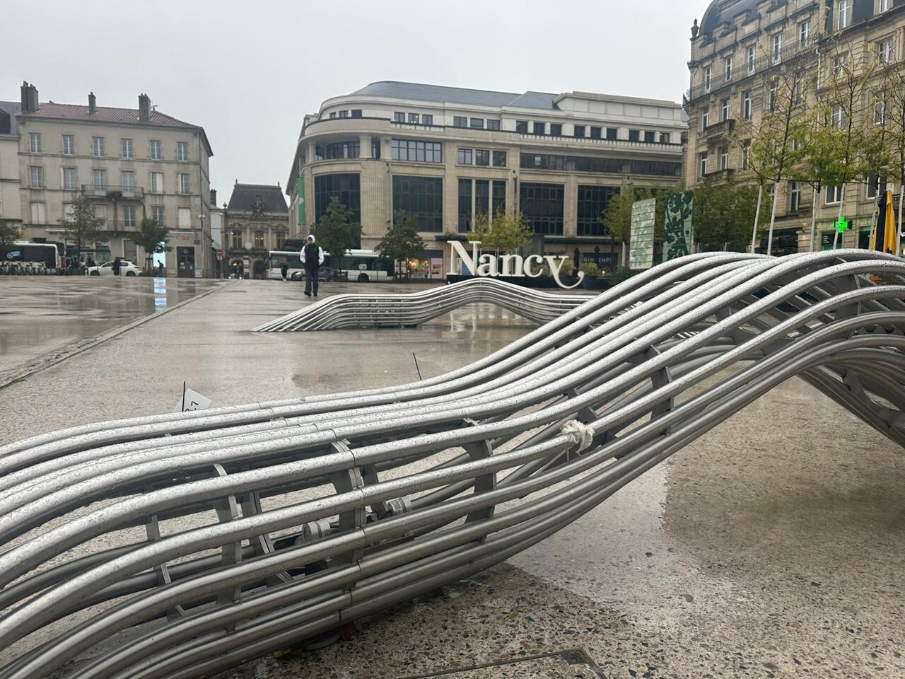 voici pourquoi les bancs en métal ont disparu (ou presque)