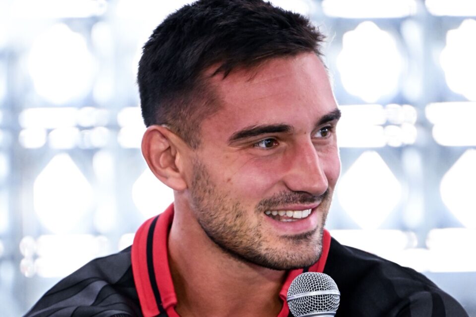 Le demi de mêlée de Lyon, Baptiste Couilloud, lors de la causerie de rentrée du Top 14.