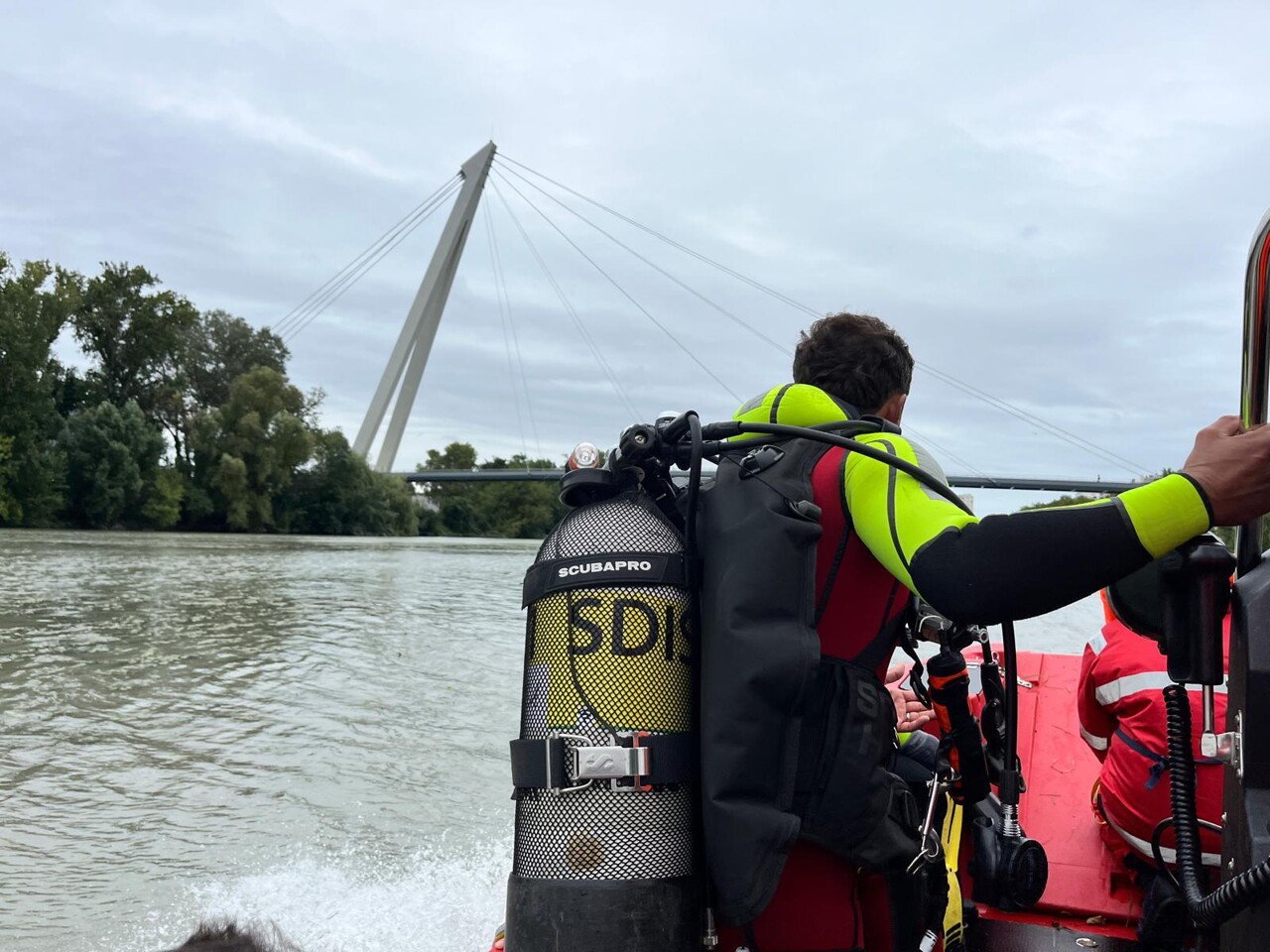 un homme sauvé de la noyade