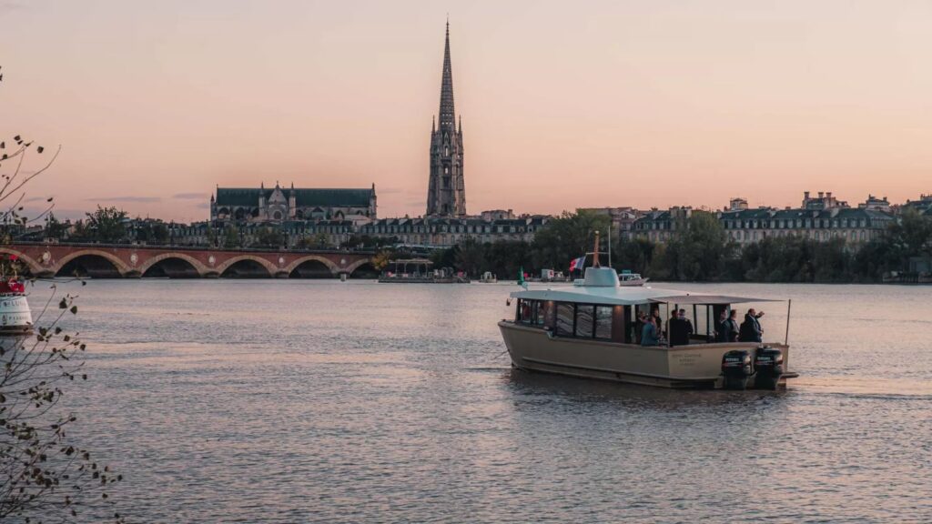 Bordeaux inaugure un nouveau ponton pour booster la mobilité fluviale !