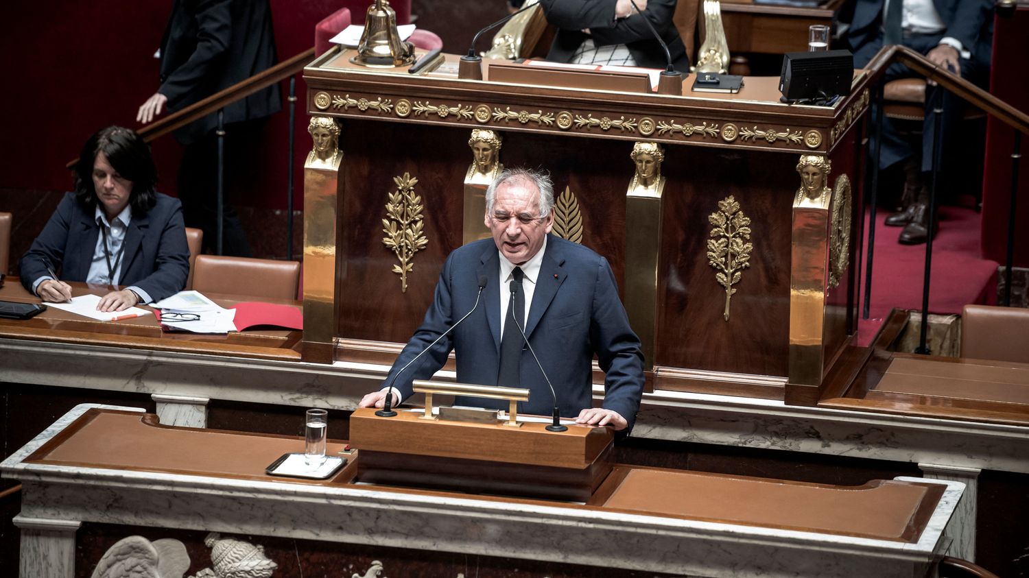 le Premier ministre remettra à midi sa démission au président de la République