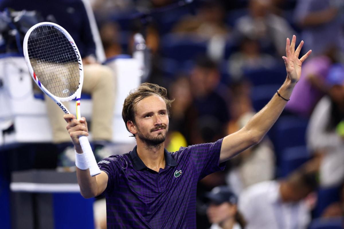 Daniil Medvedev retrouve des couleurs et s'offre Alexander Zverev en quarts de finale à Pékin - L'Équipe