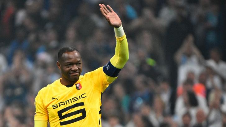 Le gardien international Steve Mandanda, champion du monde avec l’équipe de France en 2018, a annoncé à l’âge de 40 ans qu’il mettait un terme à sa carrière, le 10 septembre 2025.