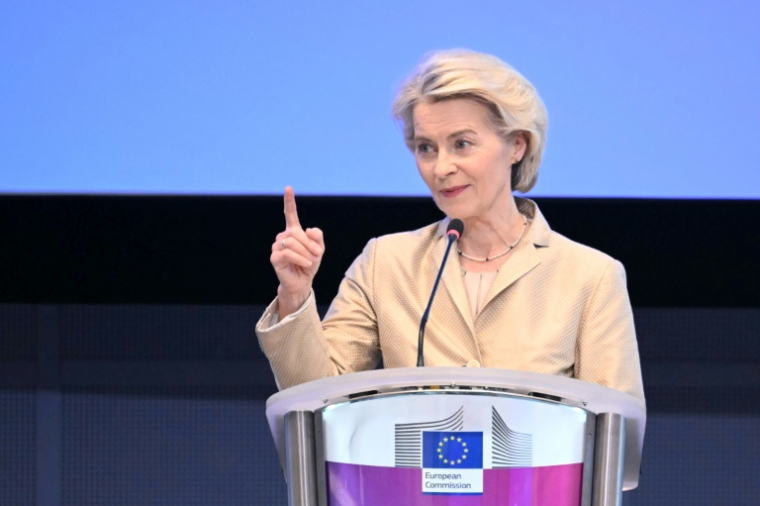 La présidente de la Commission européenne, Ursula von der Leyen, donne une conférence à Bruxelles, le 16 septembre 2025 ( AFP / NICOLAS TUCAT )