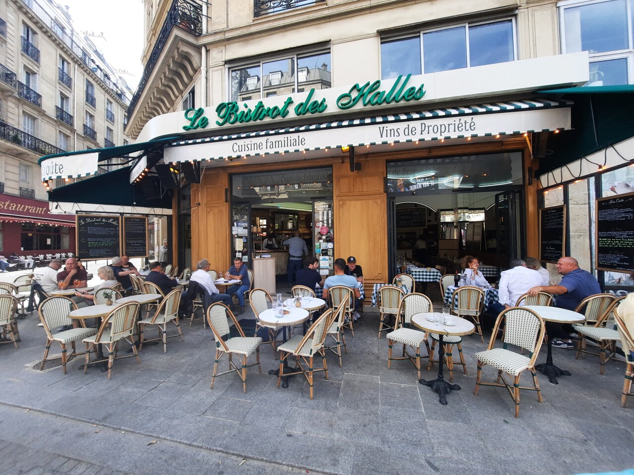 cet établissement emblématique du vieux Paris vit une nouvelle jeunesse