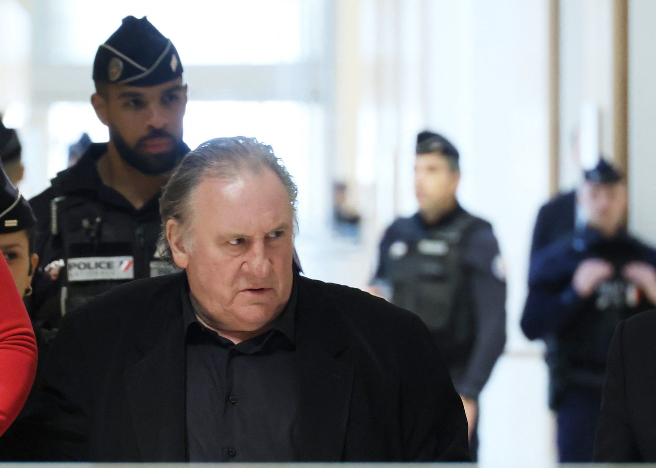 Gérard Depardieu accusé de viols : “la main dans la culotte…”, un récit glaçant après un rebondissement judiciaire