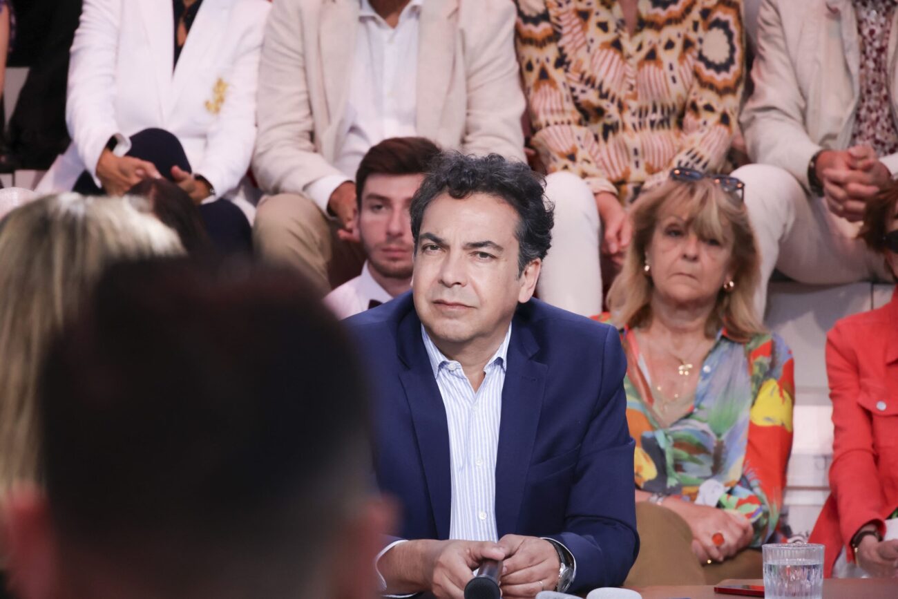 les explications de Patrick Cohen font grincer des den ...