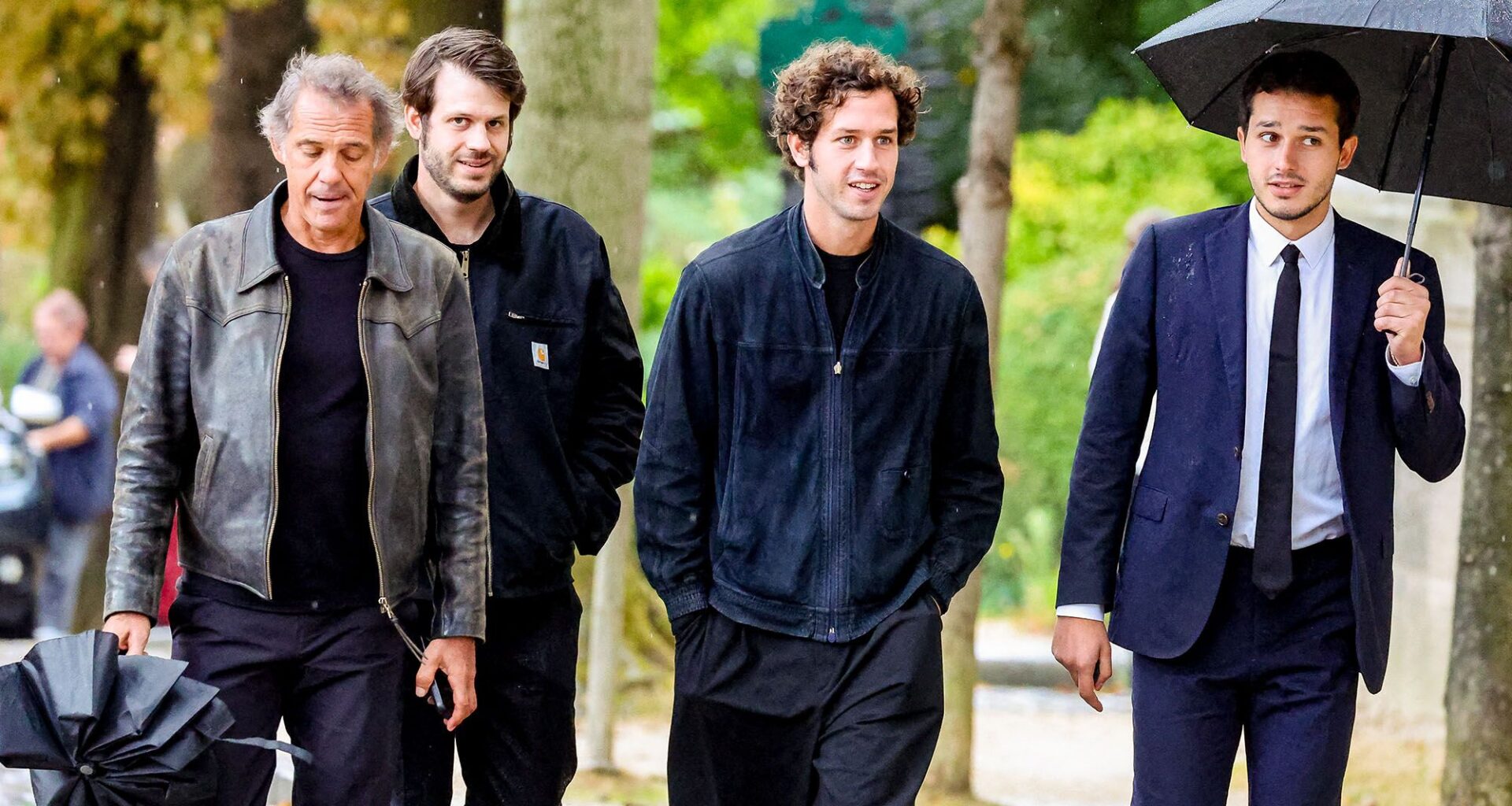 Paul Belmondo épaulé par ses trois fils pour les obsèques de son oncle Alain