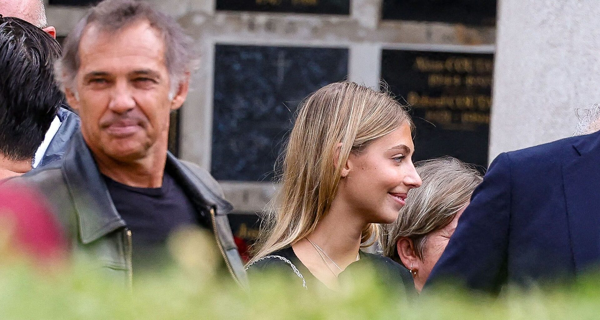 Malgré la brouille familiale, Stella et Paul Belmondo réunis aux obsèques de leur oncle