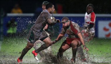 15 février 2014, stade Charles-Mathon. Les arbitres se préparent à une partie arrosée entre l’USO et Bègles-Bordeaux pour le compte de la 19e journée de Top 14. (© Icon Sport)