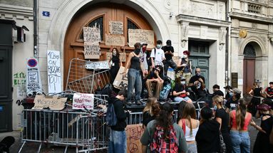 Des étudiants bloquent l'entrée du lycée Mongrand à Marseille - Christophe SIMON / AFP