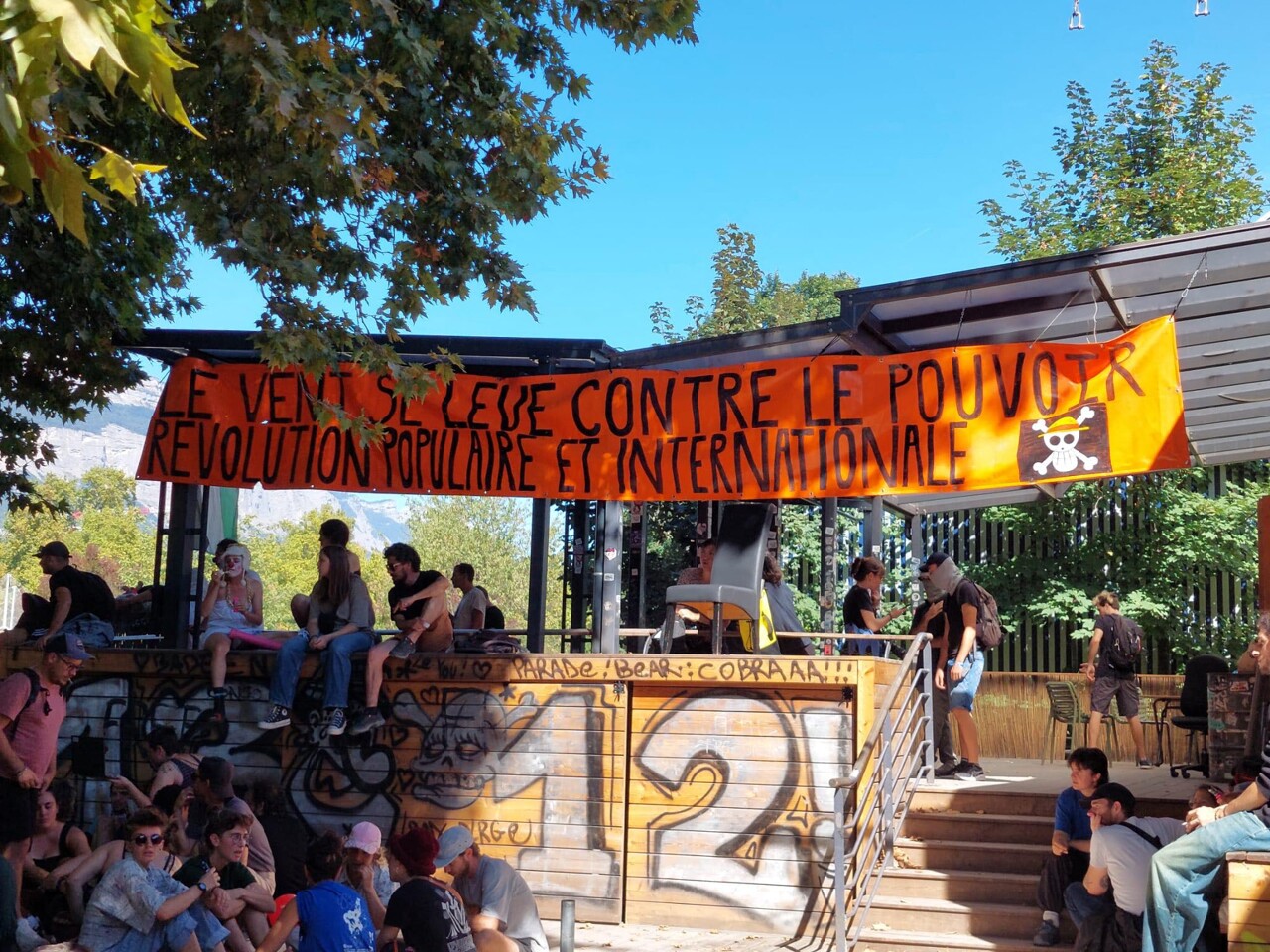 Grenoble. Des manifestants de "Bloquons tout" occupent ce bâtiment municipal illégalement