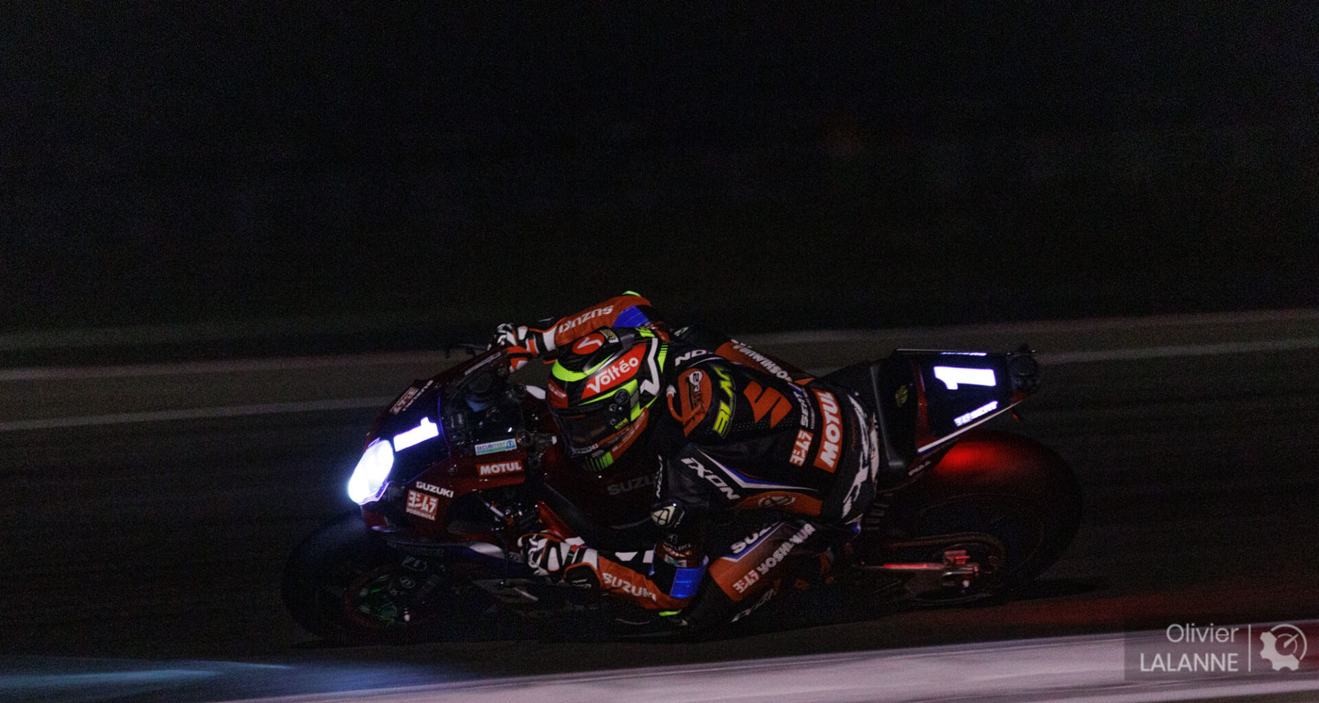 La Suzuki #1 en tête à la mi-course