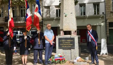 une plaque commémorative en hommage aux étrangers morts pour la France