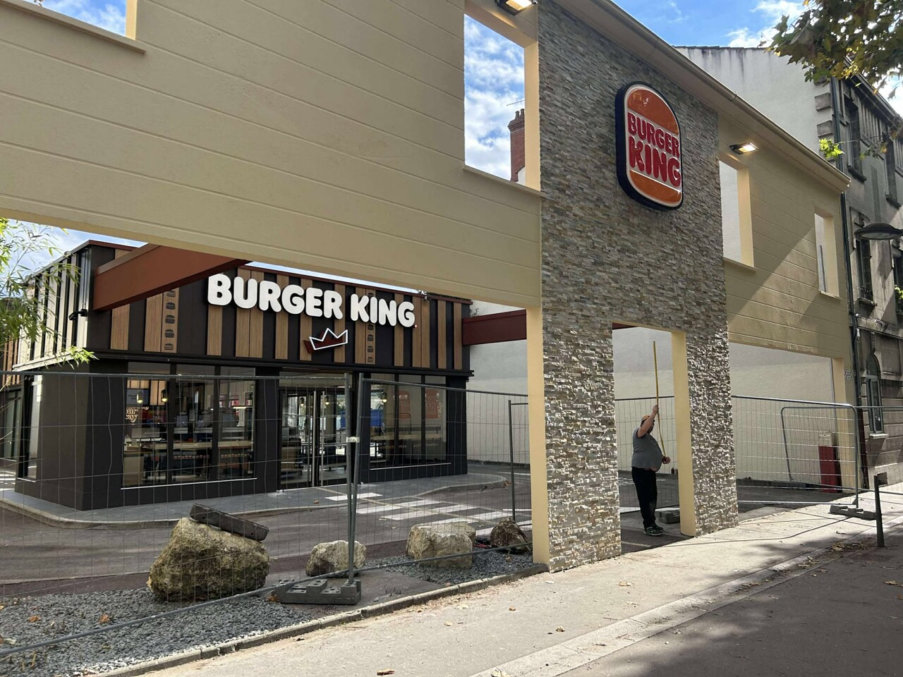 À Bordeaux, le seul Burger King de la rive droite s'apprête à ouvrir ses portes : "Il est atypique"