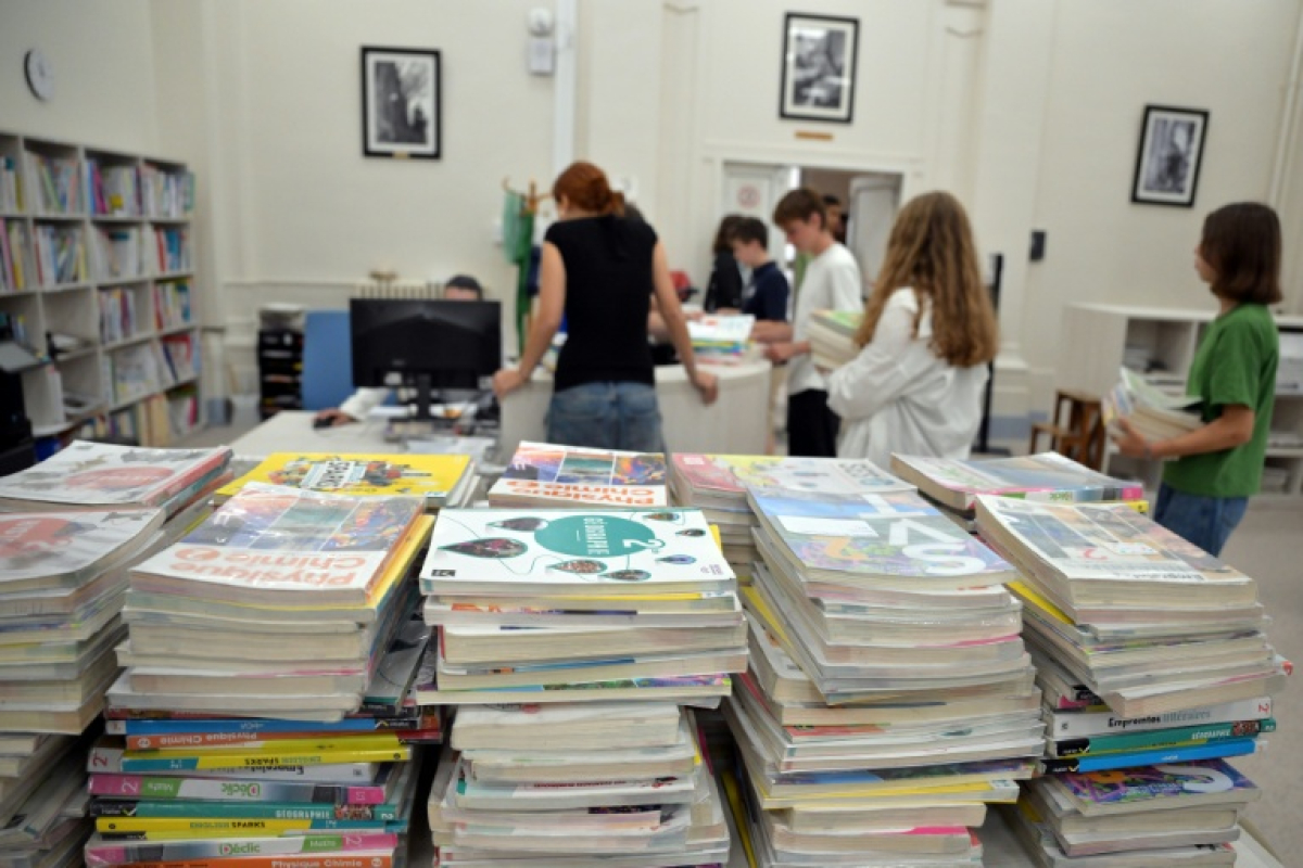 Inquiétudes sur l'avenir des manuels scolaires en Ile-de-France - 02/09/2025 à 18:31