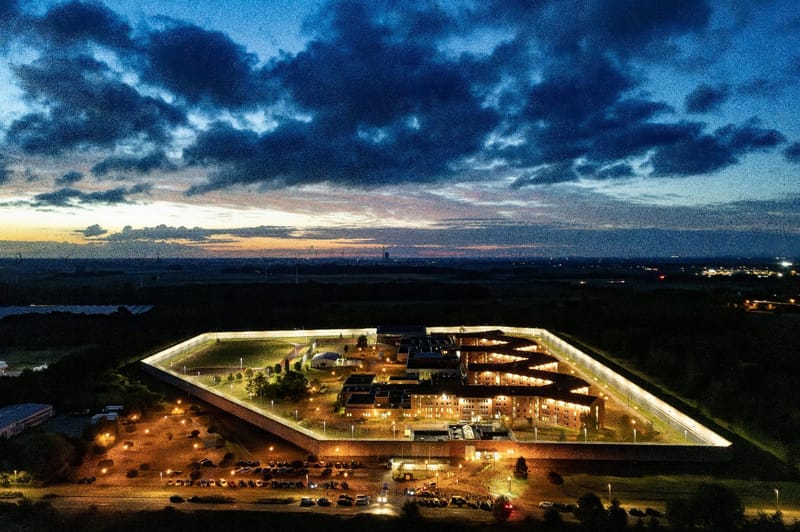 Vue aérienne de la prison de haute sécurité de Sehnde (nord de l'Allemagne) où est incarcéré Christian B., le 17 septembre 2025