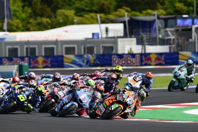 Celestino Vietti (#13) a immédiatement pris la tête – et a gagné à Misano