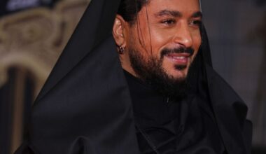Slimane ne ressemble plus à ça : le chanteur pose avec un corps bien différent