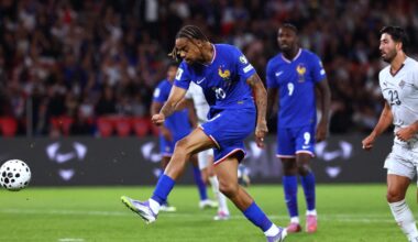 EN DIRECT | France-Islande : les Bleus mènent mais réduits à dix après l’exclusion d’Aurélien Tchouaméni