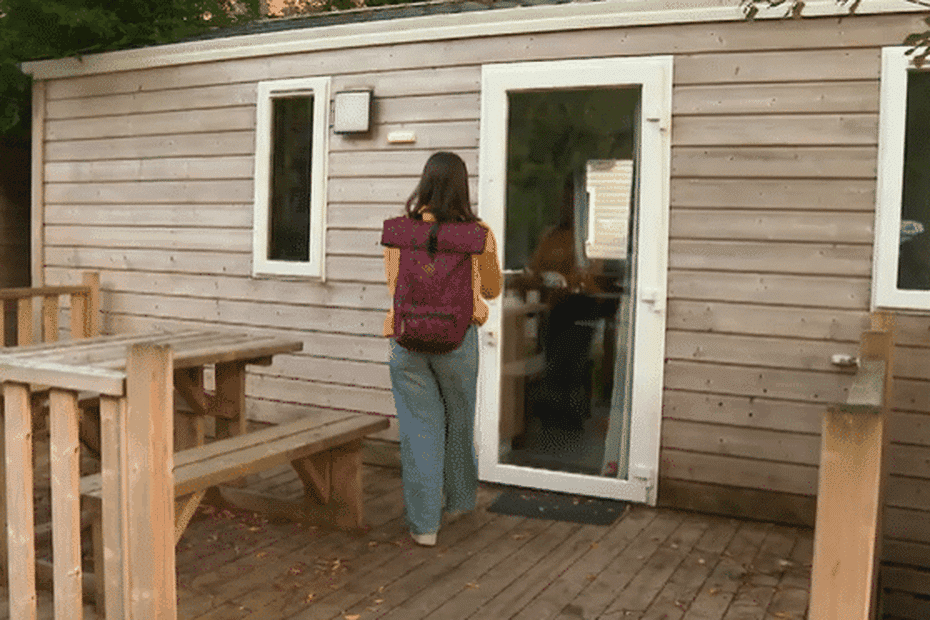 "Quand on a trouvé cette piste, on l'a gardée", en mal de logement, ces étudiants ont choisi de vivre au camping