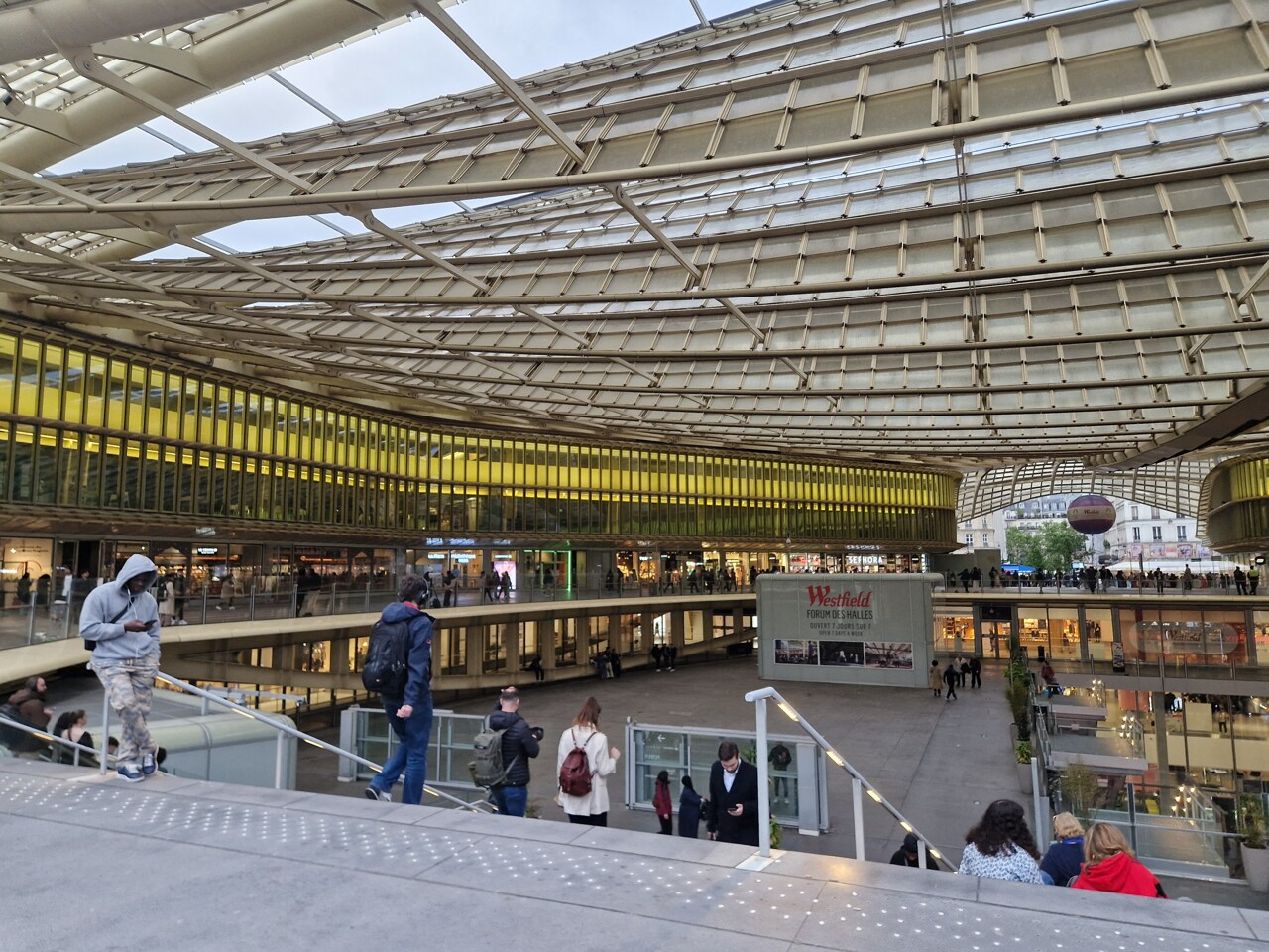 plus de 2 500 postes à pourvoir dans le prêt à porter, à la RATP ou encore à la Ville de Paris