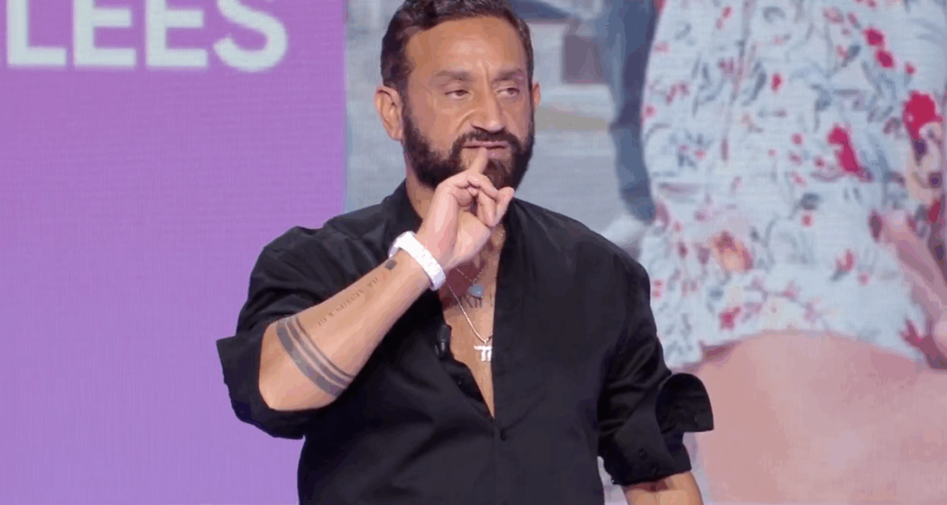 Emmanuel Macron : ce très beau salaire qu’un chroniqueur de Cyril Hanouna se faisait auprès de ses proches