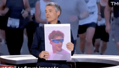 “Il a vraiment l’air d’un abruti” : un chroniqueur de Quotidien lâche les chiens et dégomme une célébrité