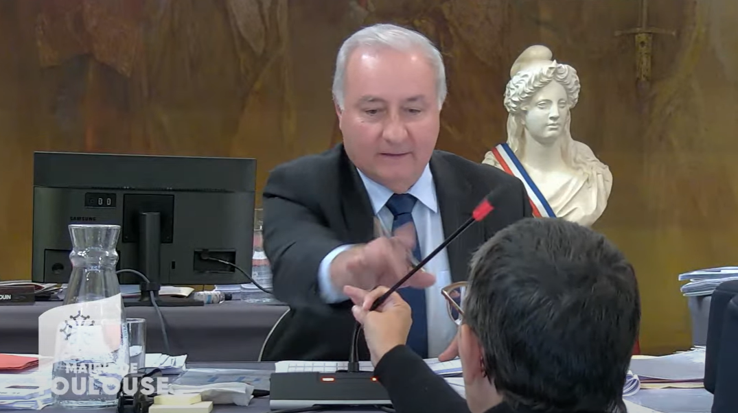 la séance suspendue après le coup de sang d'une élue