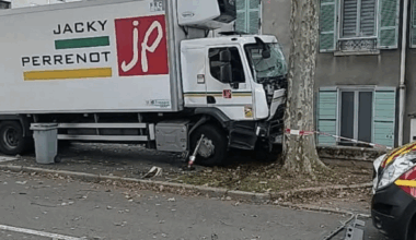 un couple fauché par un camion, la commune sous le choc