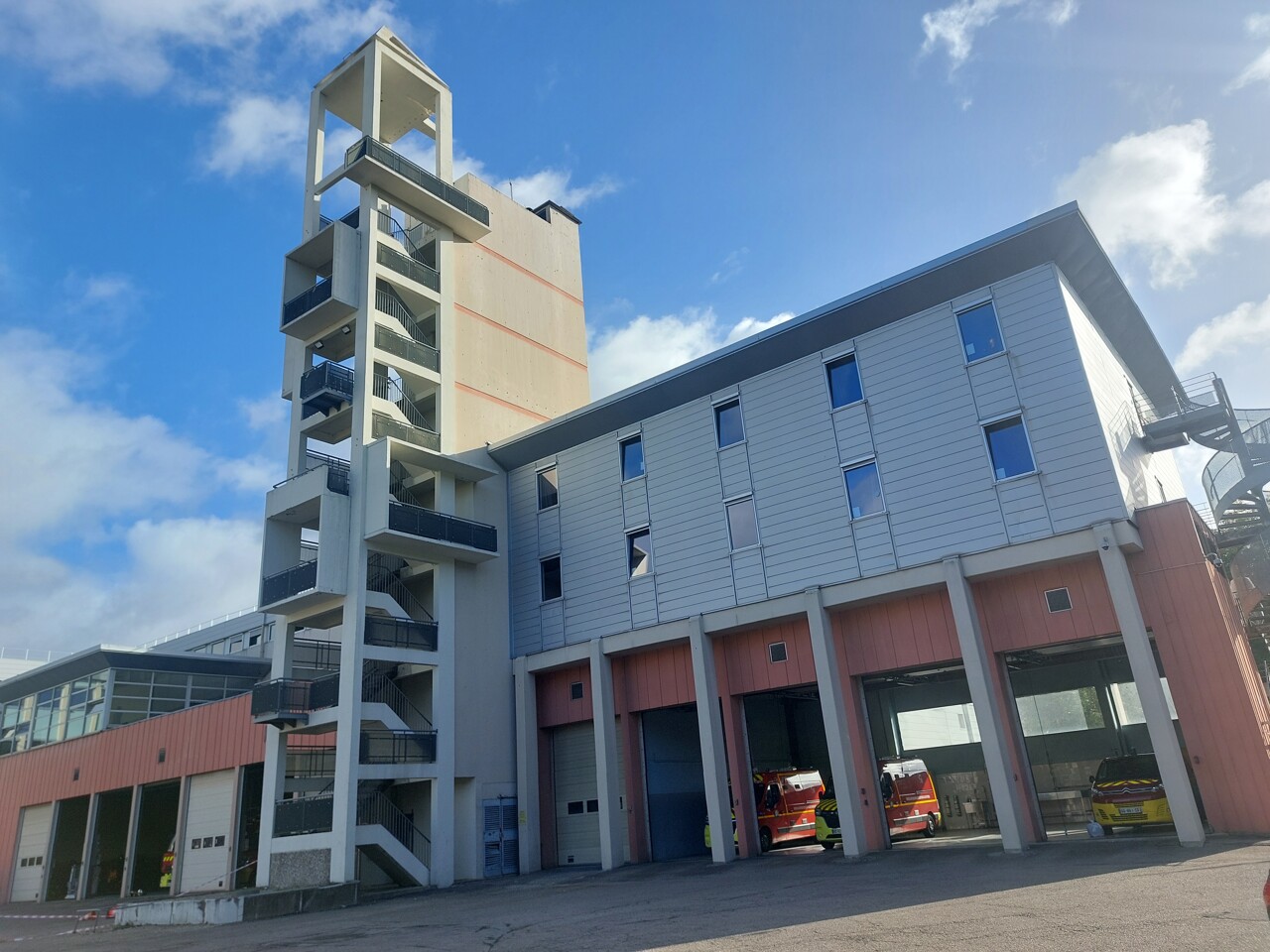 Démonstrations, défilé, tyrolienne... La caserne des pompiers Gambetta à Rouen fête ses 50 ans