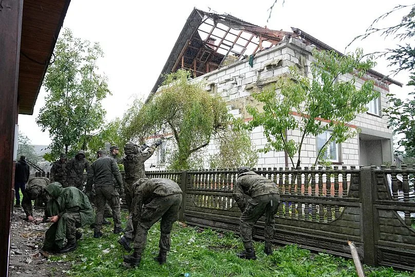 Dommages sur une maison en Pologne, près de Lublin, le 11 septembre 2025.