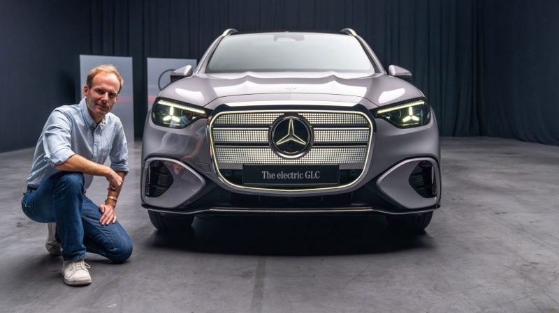 C'est le retour des grosses calandres traditionnelles chez Mercedes. Mais cette fois, 942 Leds composent le motif façon grille à l'ancienne ! Ici, pas de moteur à faire respirer.