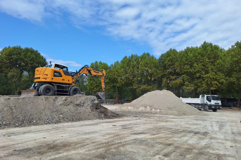 Le chantier de l'Esplanade à Grenoble a démarré à la fin de l'été, malgré les polémiques sur la disparition du grand parking gratuit.