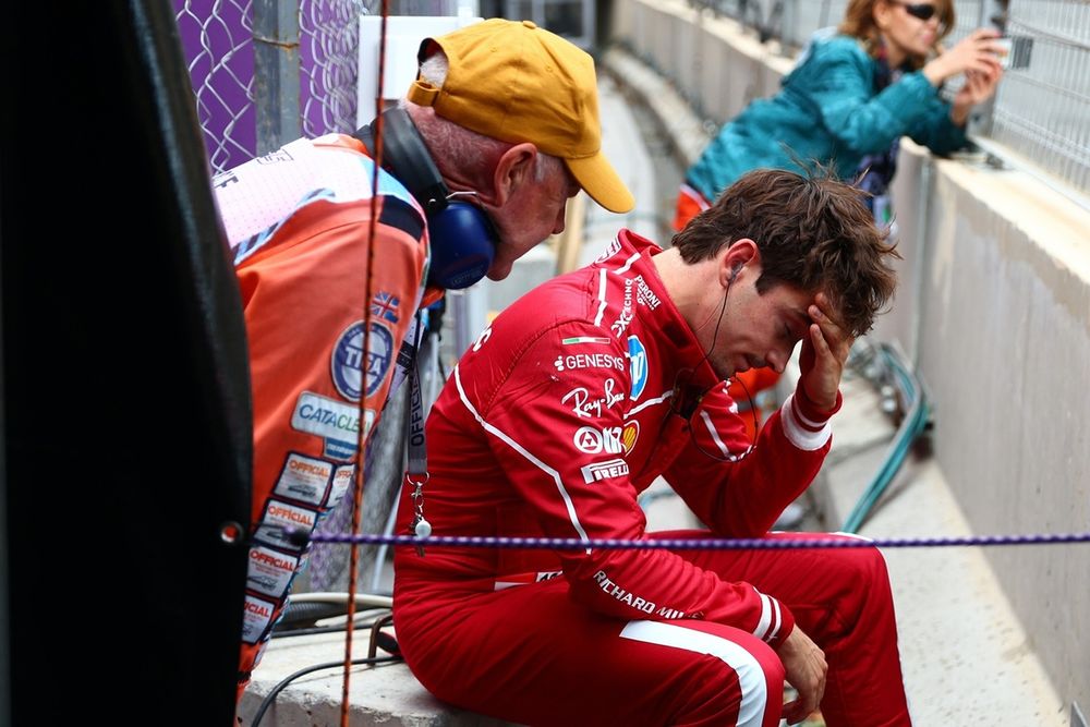 Charles Leclerc après son accident des qualifications.