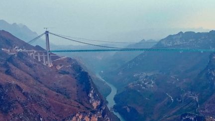 Chine : le plus haut pont du monde dans la province du Guizhou