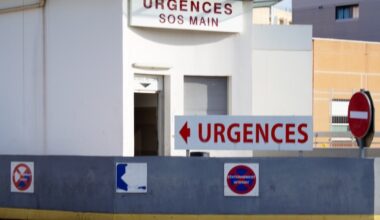 un adolescent victime de quatre coups de couteau