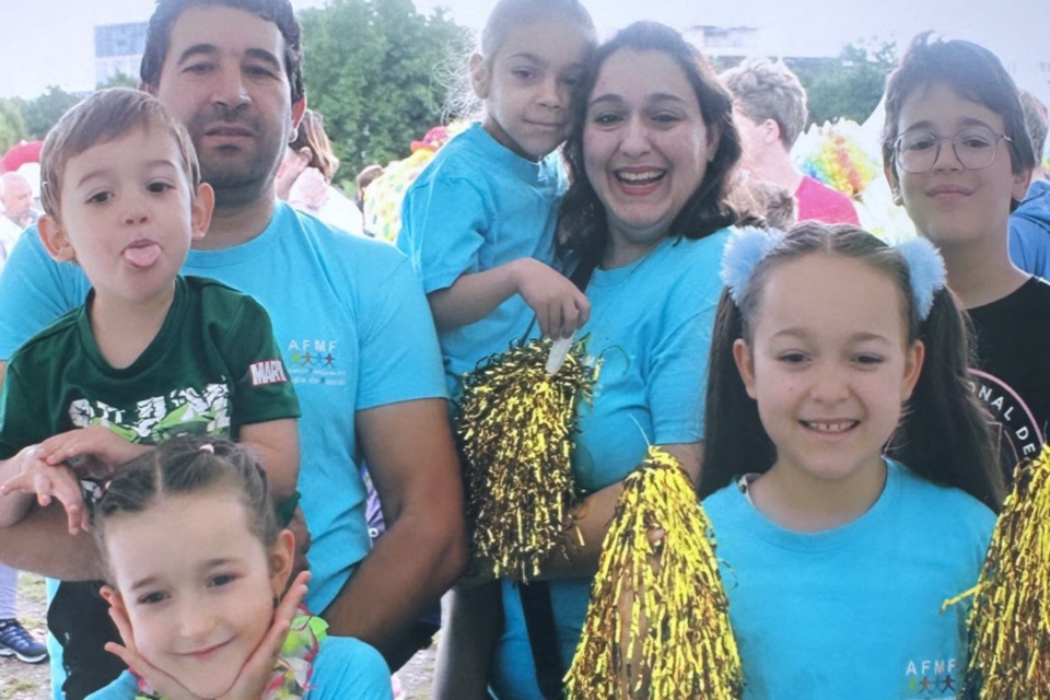 La famille participe à plusieurs reprises à la course des Héros pour lever des fonds.