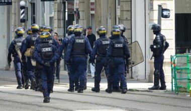 les CRS dispersent le blocage d'une université, 22 arrestations