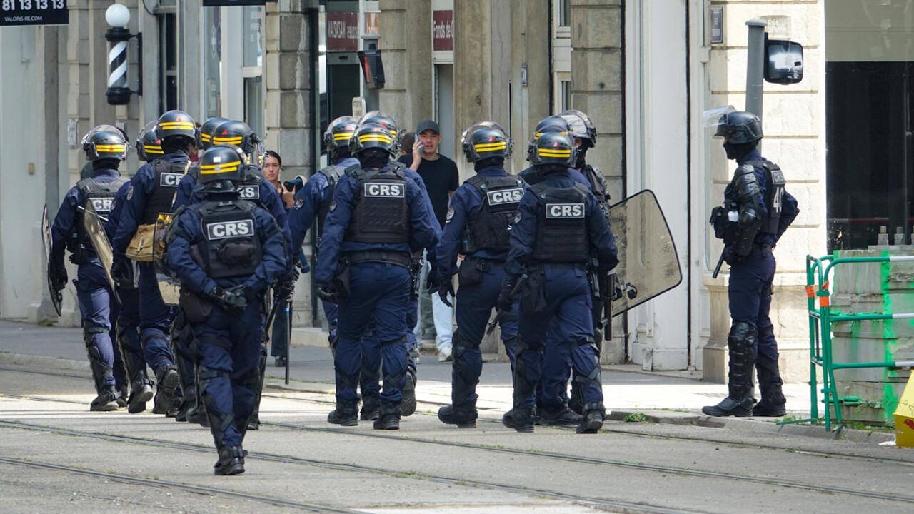 les CRS dispersent le blocage d'une université, 22 arrestations
